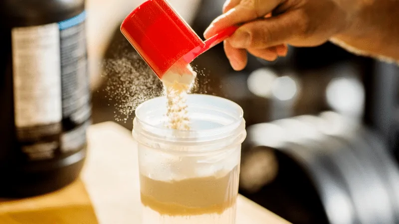 misturando whey protein para que serve