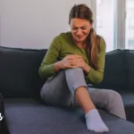 mulher pilates para o joelho